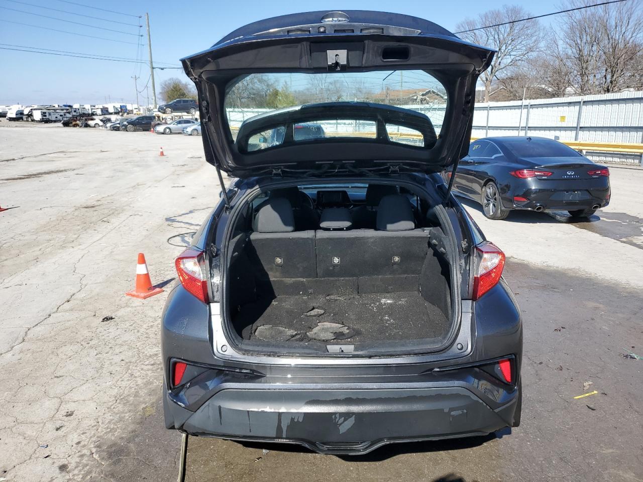 2018 TOYOTA C-HR XLE - Image 6