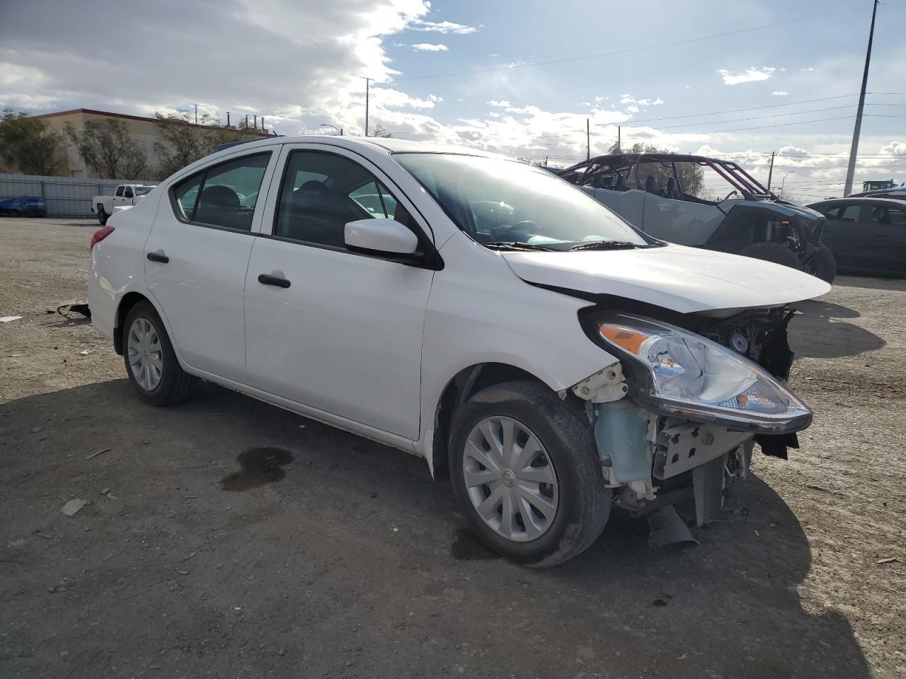 2016 NISSAN VERSA S - Фото 4
