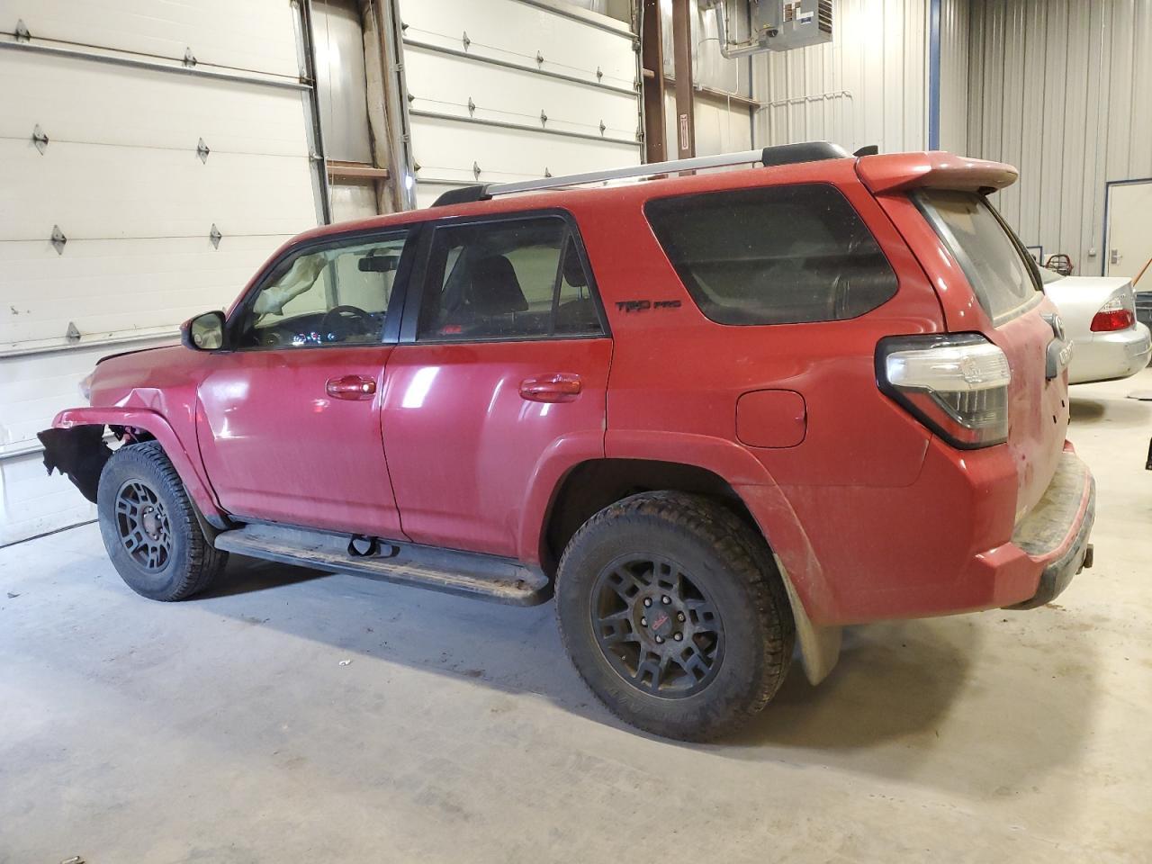 2017 TOYOTA 4RUNNER SR - Фото 2