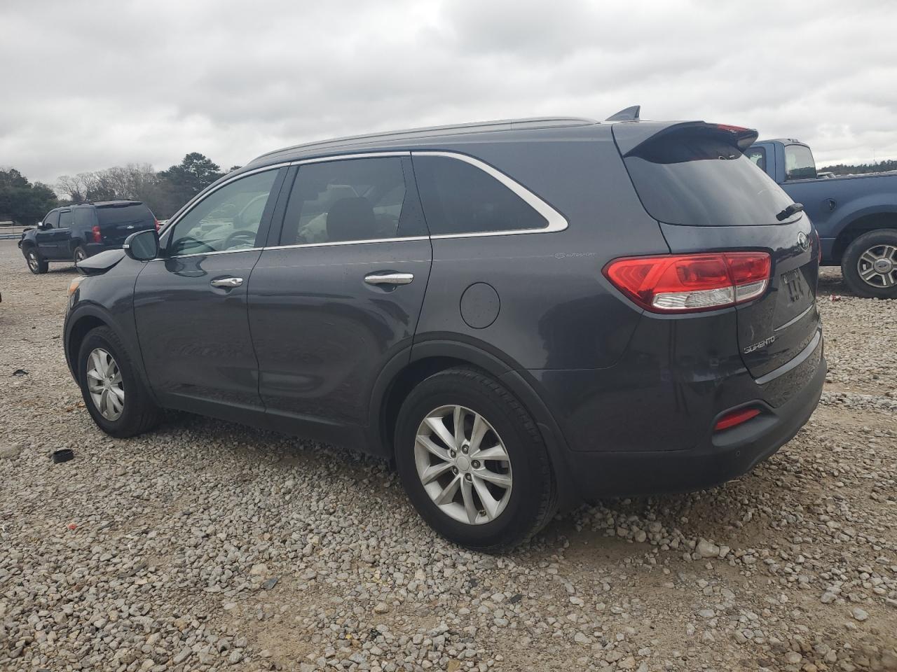 2017 KIA SORENTO LX - Image 2