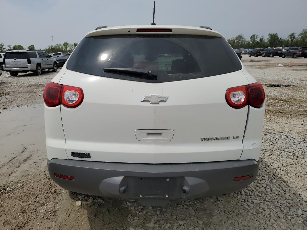 2011 CHEVROLET TRAVERSE L - Фото 6