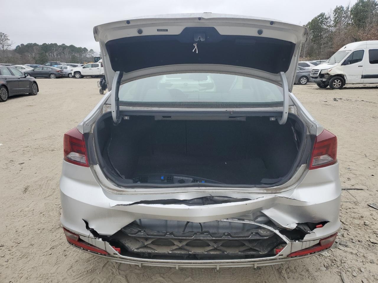 2019 HYUNDAI ELANTRA SE - Image 6