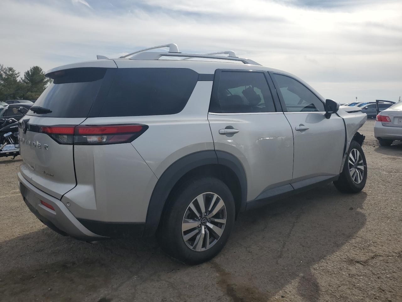 2023 NISSAN PATHFINDER - Image 3