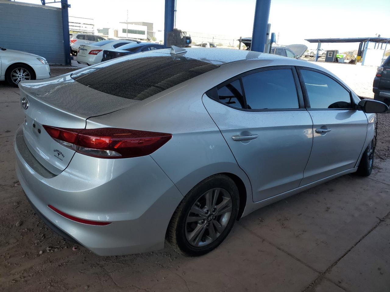2018 HYUNDAI ELANTRA SE - Фото 3