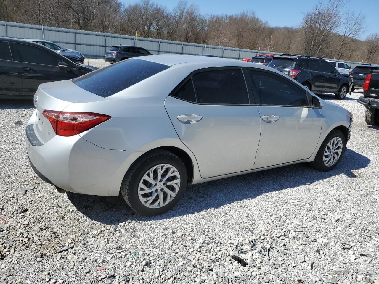 2018 TOYOTA COROLLA L - Фото 3