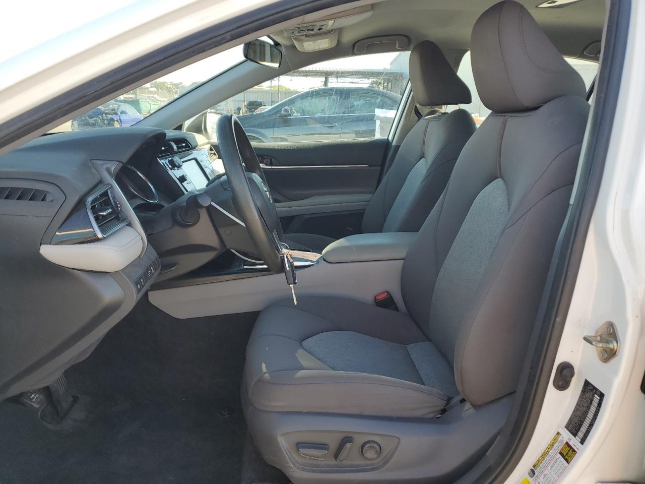 2019 TOYOTA CAMRY L - Фото 7