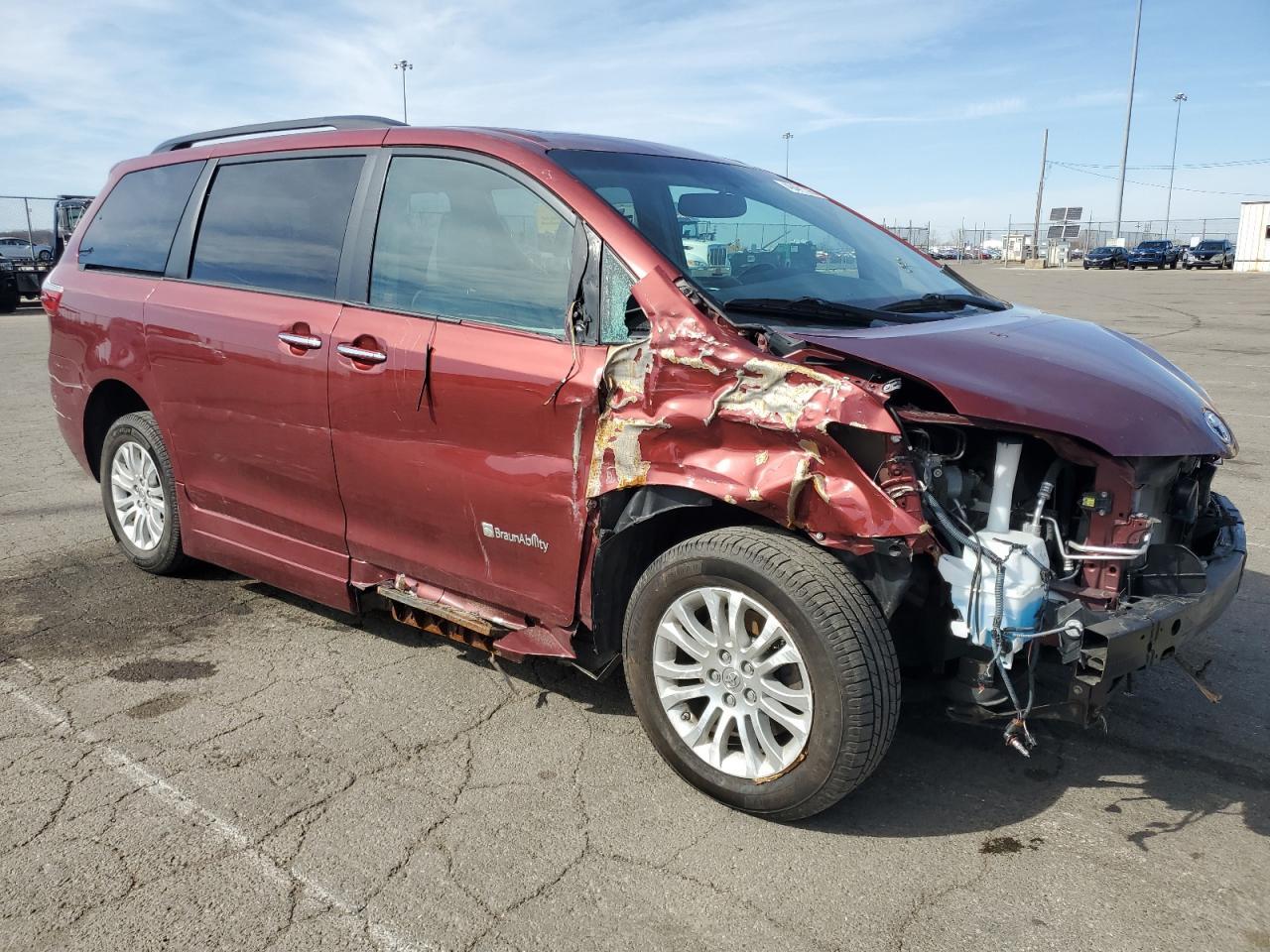 2015 TOYOTA SIENNA XLE - Фото 4