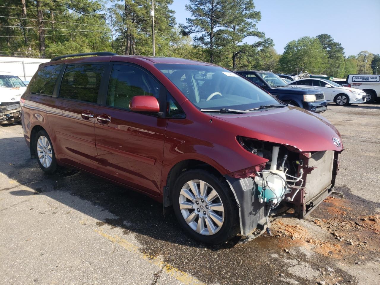 2013 TOYOTA SIENNA XLE - Image 4