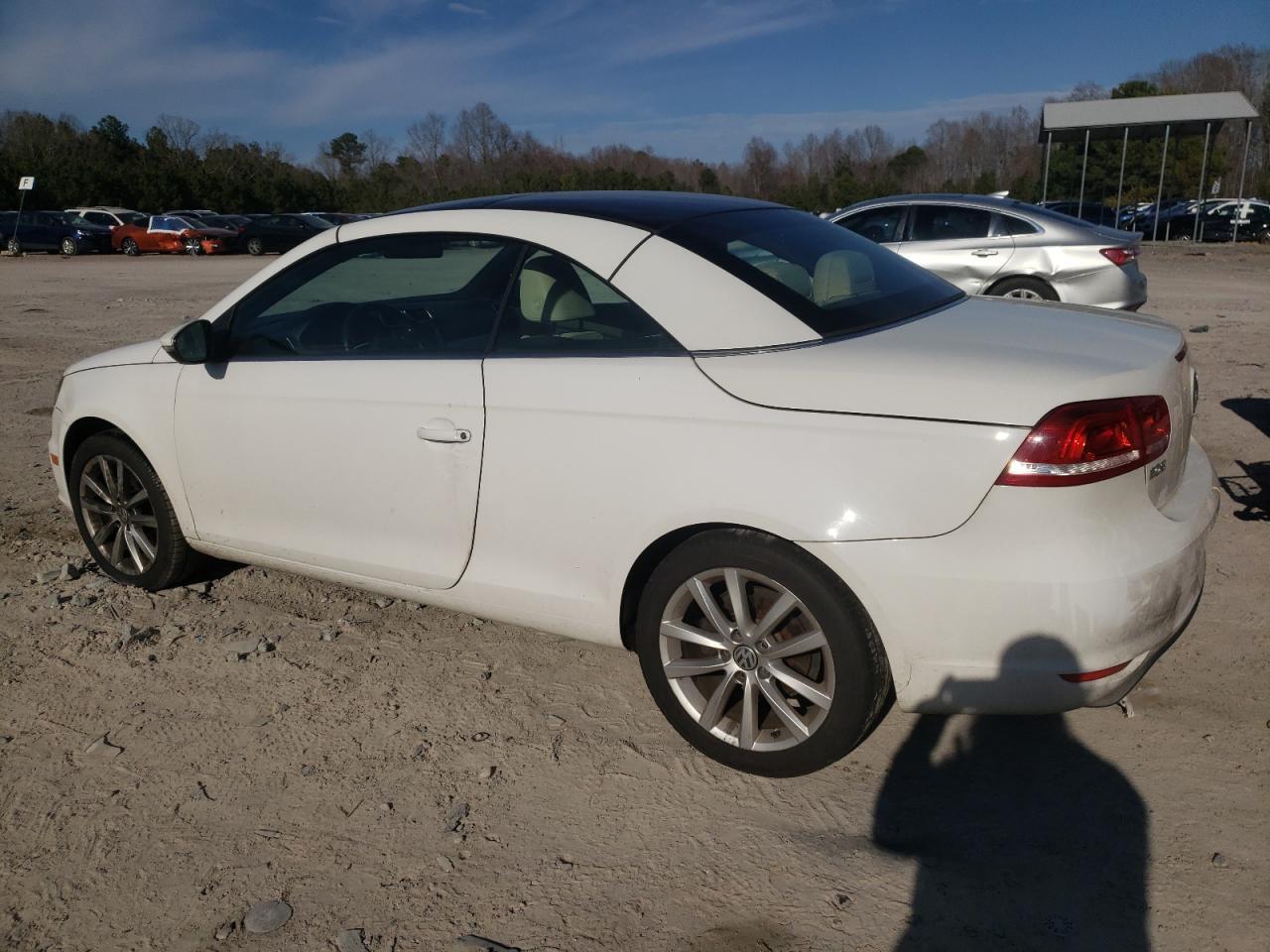 2013 VOLKSWAGEN EOS KOMFOR - Image 2