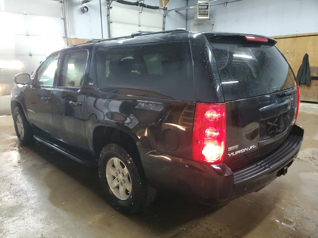 2012 GMC YUKON XL K - Image 2