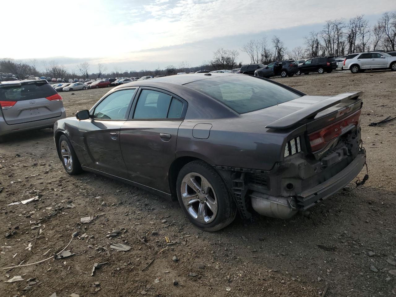 2013 DODGE CHARGER SE - Фото 2