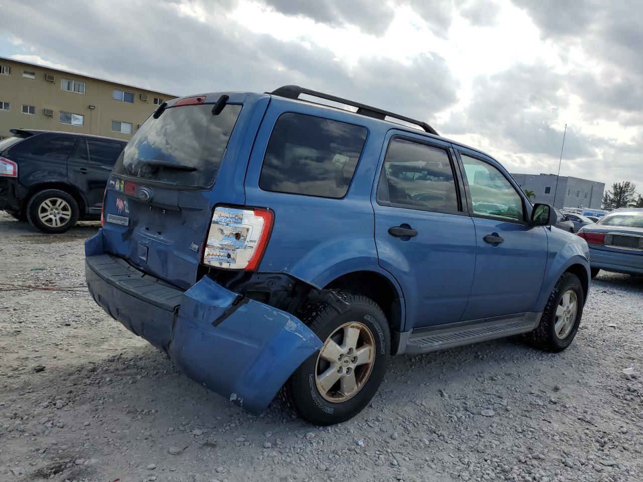 2010 FORD ESCAPE XLT - Image 3