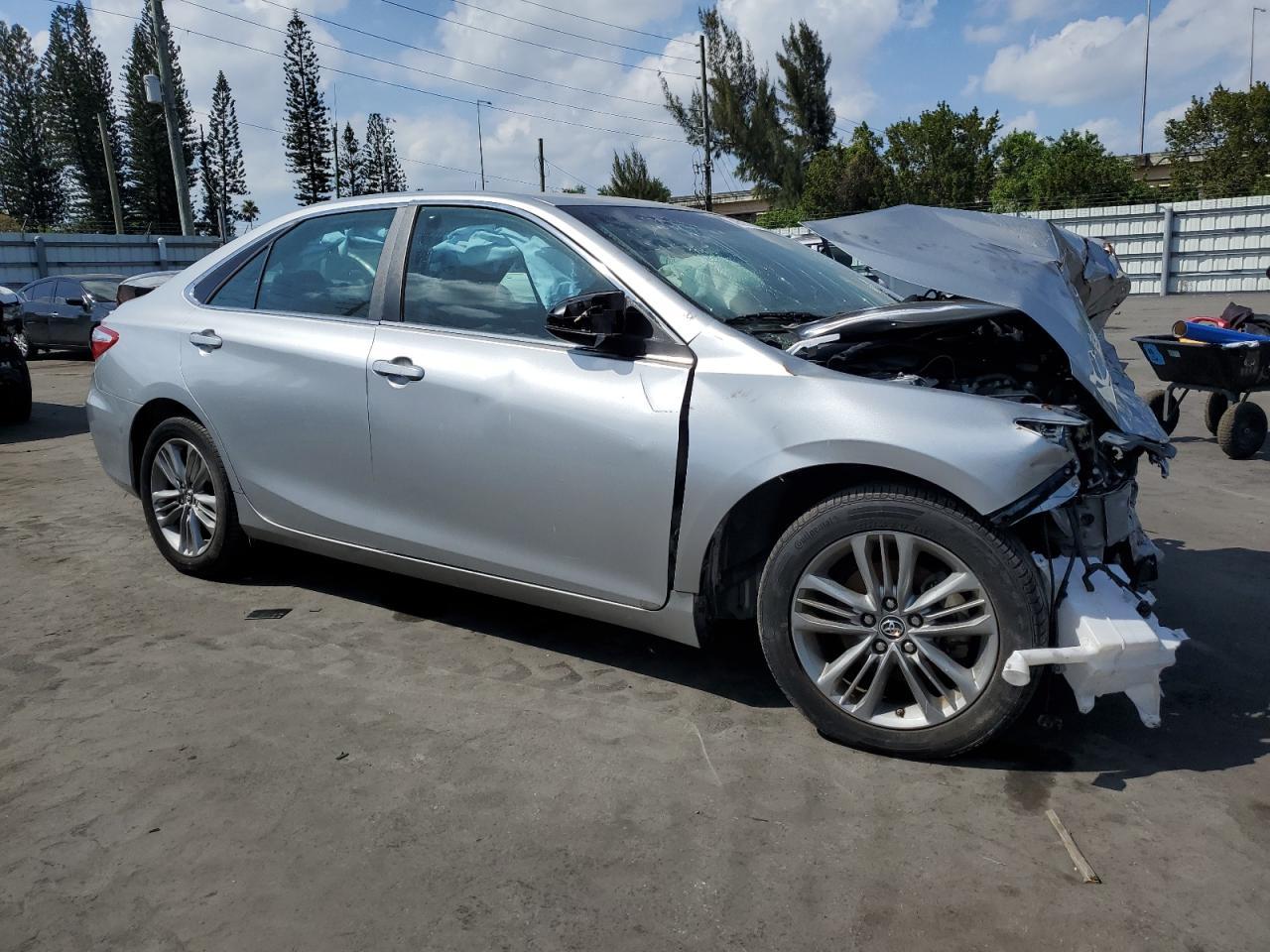 2015 TOYOTA CAMRY LE - Image 4