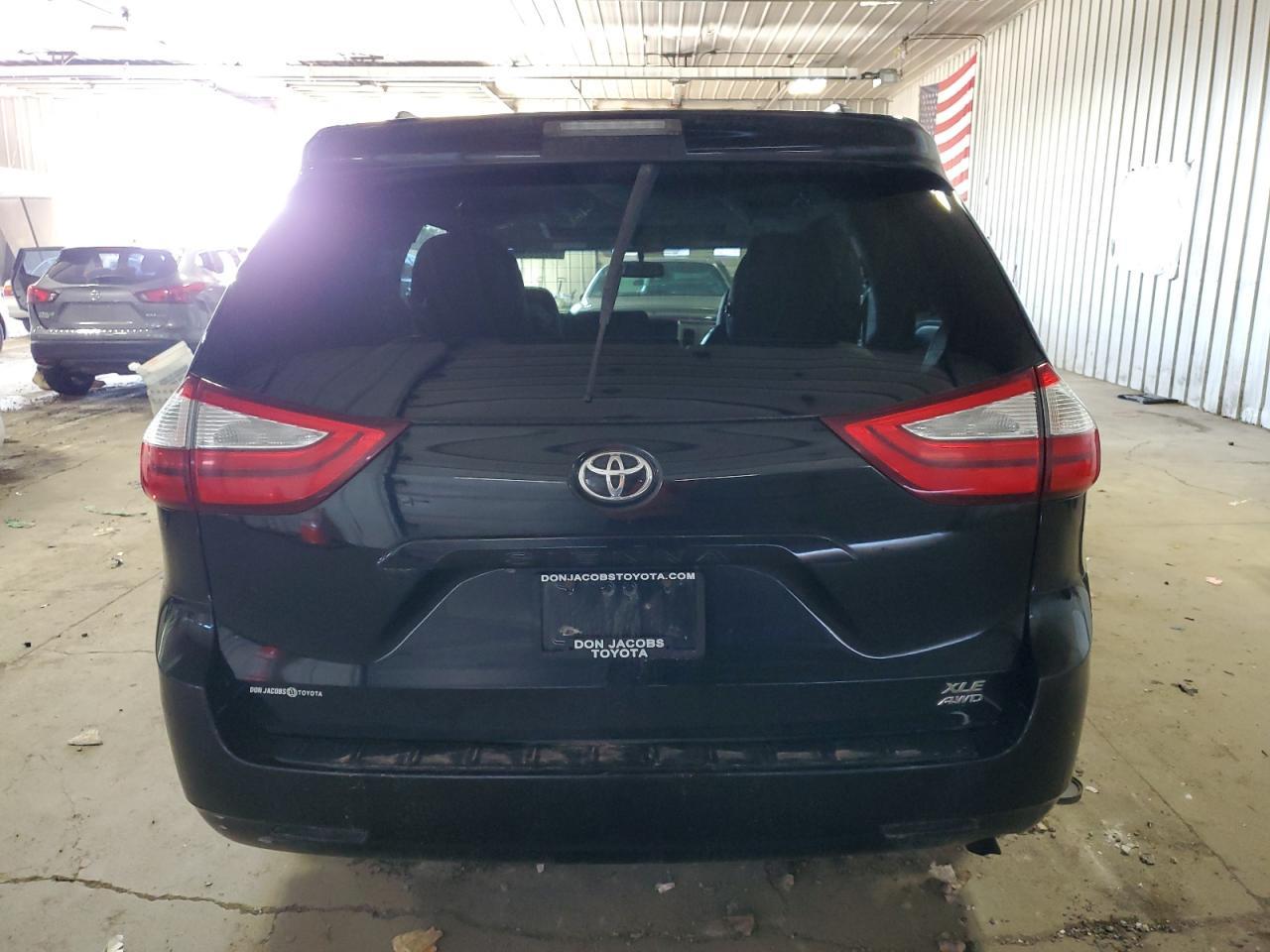 2015 TOYOTA SIENNA XLE - Фото 6