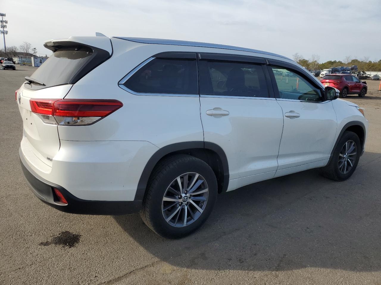 2018 TOYOTA HIGHLANDER - Image 3