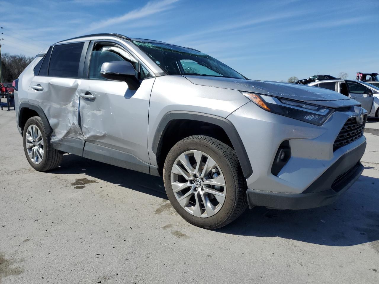 2024 TOYOTA RAV4 XLE P - Фото 4