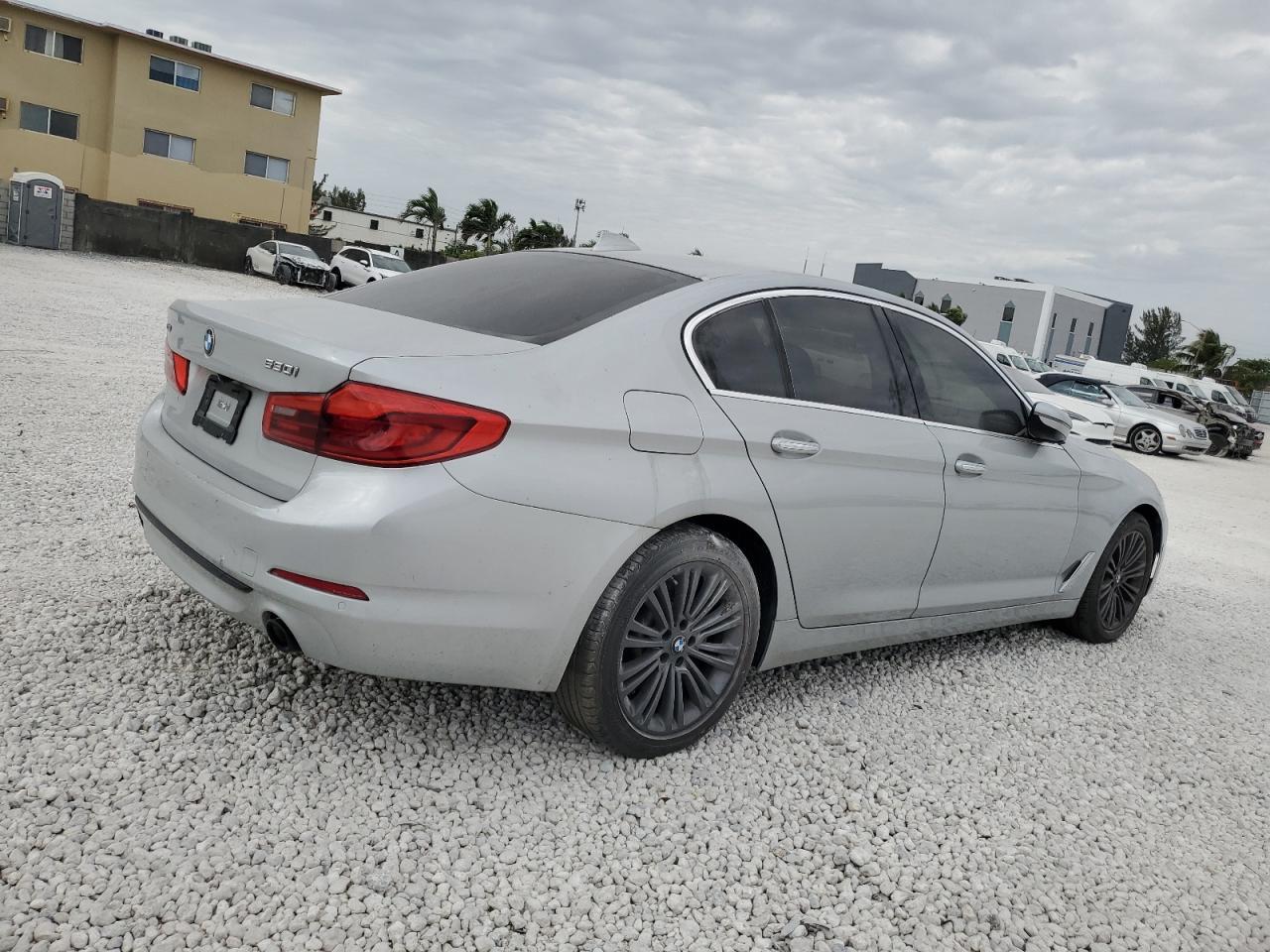 2018 BMW 530 XI - Фото 3