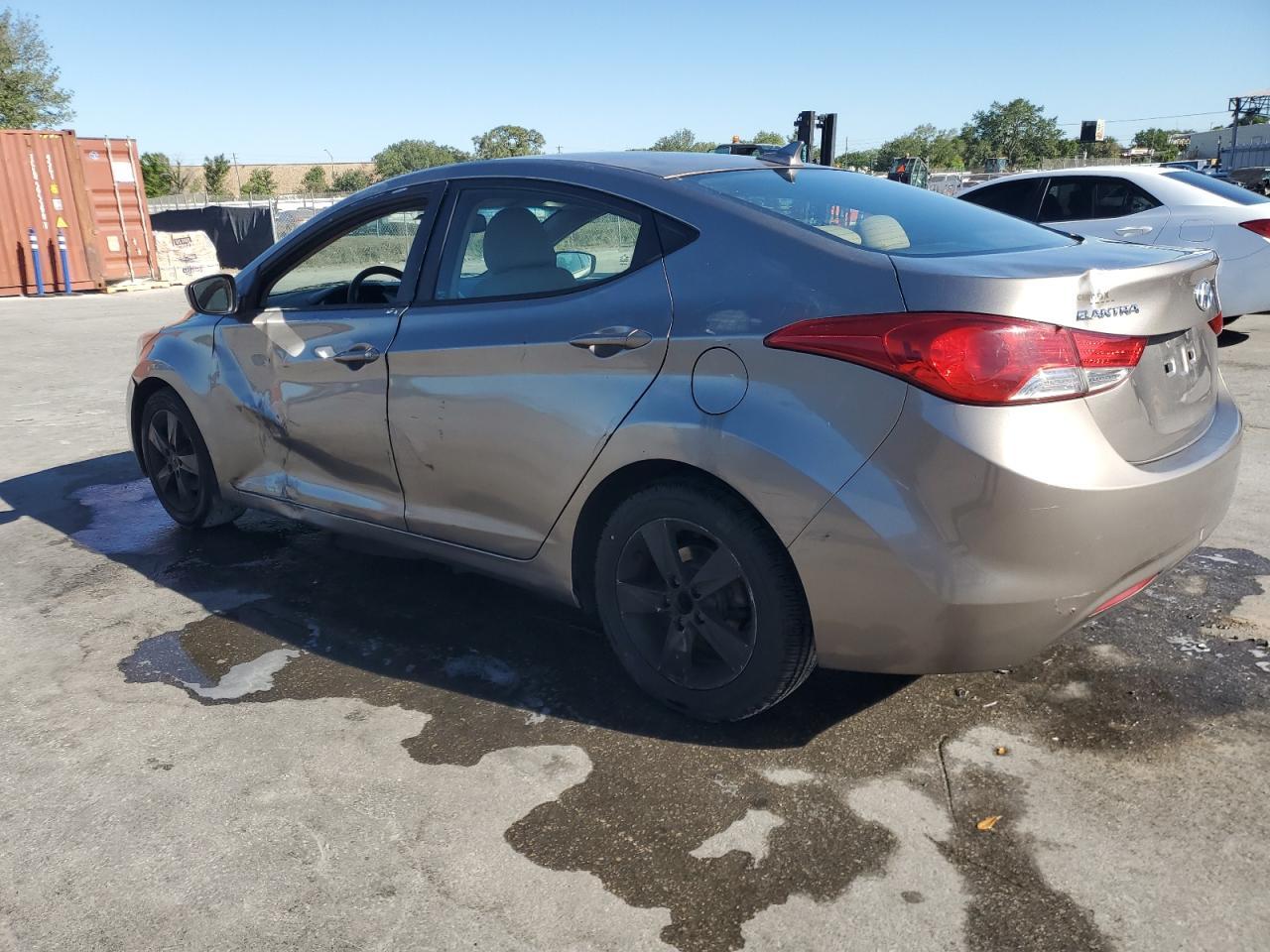 2013 HYUNDAI ELANTRA GL - Image 2