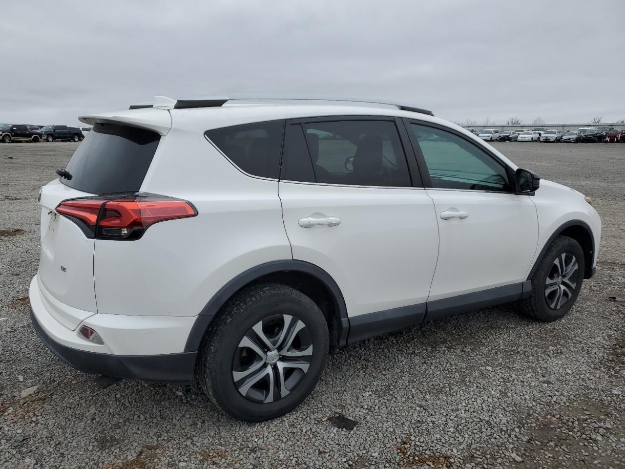 2016 TOYOTA RAV4 LE - Image 3