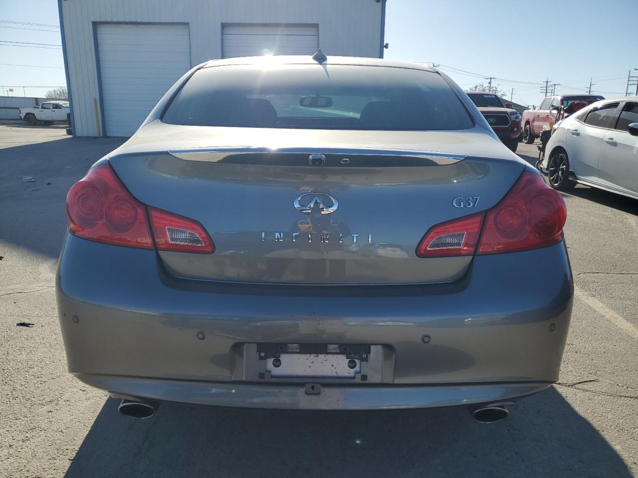 2011 INFINITI G37 BASE - Image 6