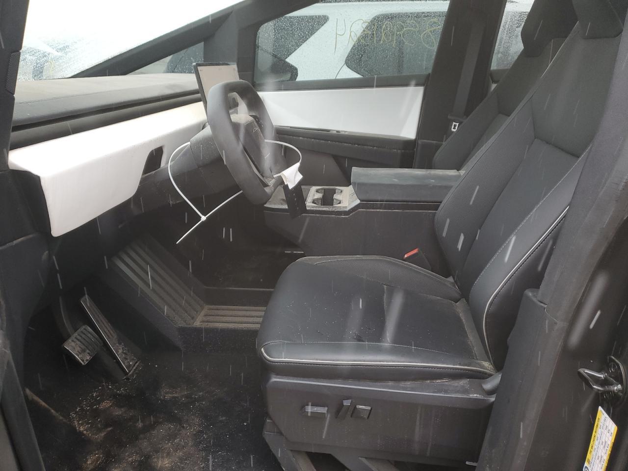 2024 TESLA CYBERTRUCK - Image 7