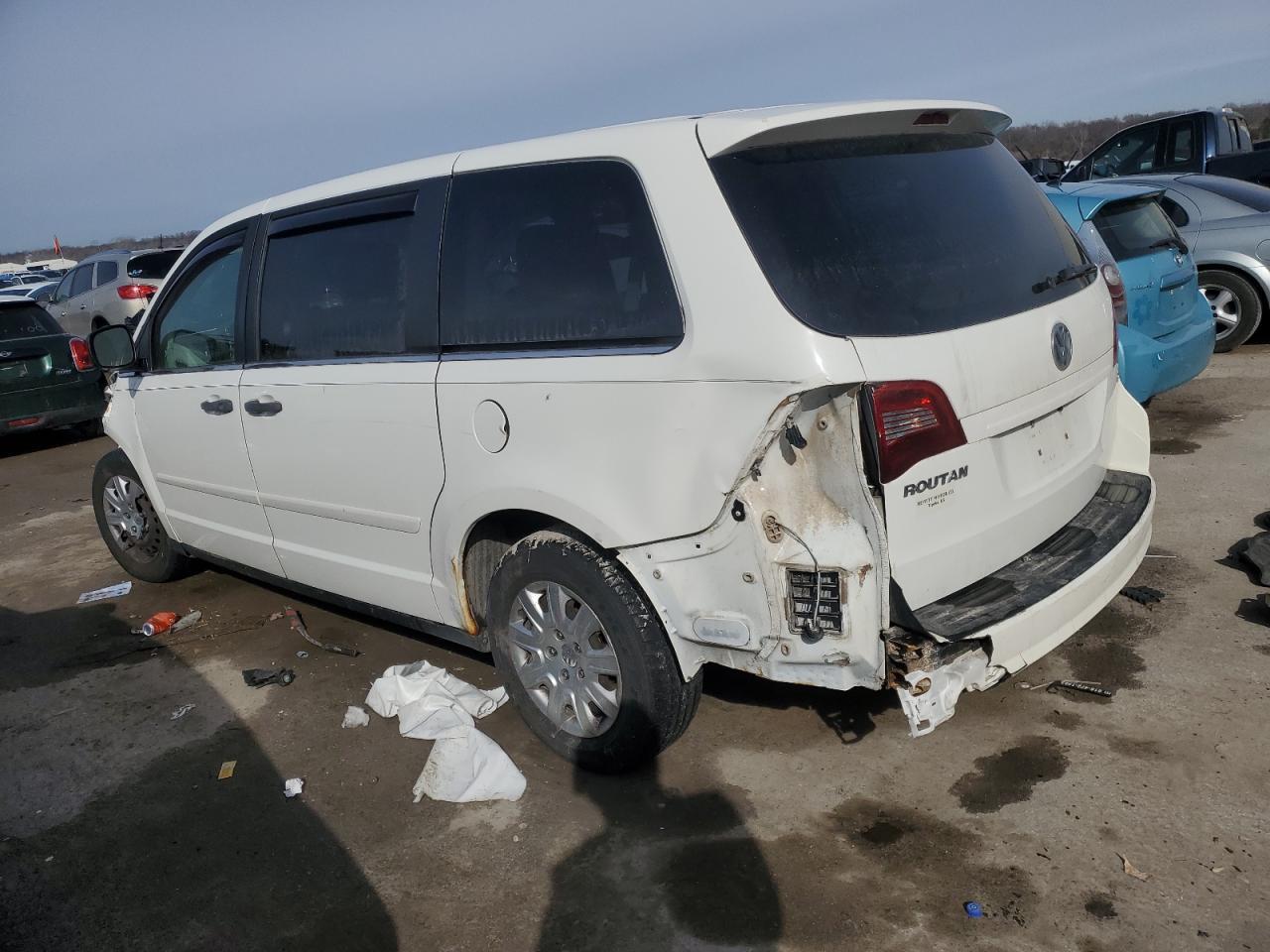 2011 VOLKSWAGEN ROUTAN S - Фото 2