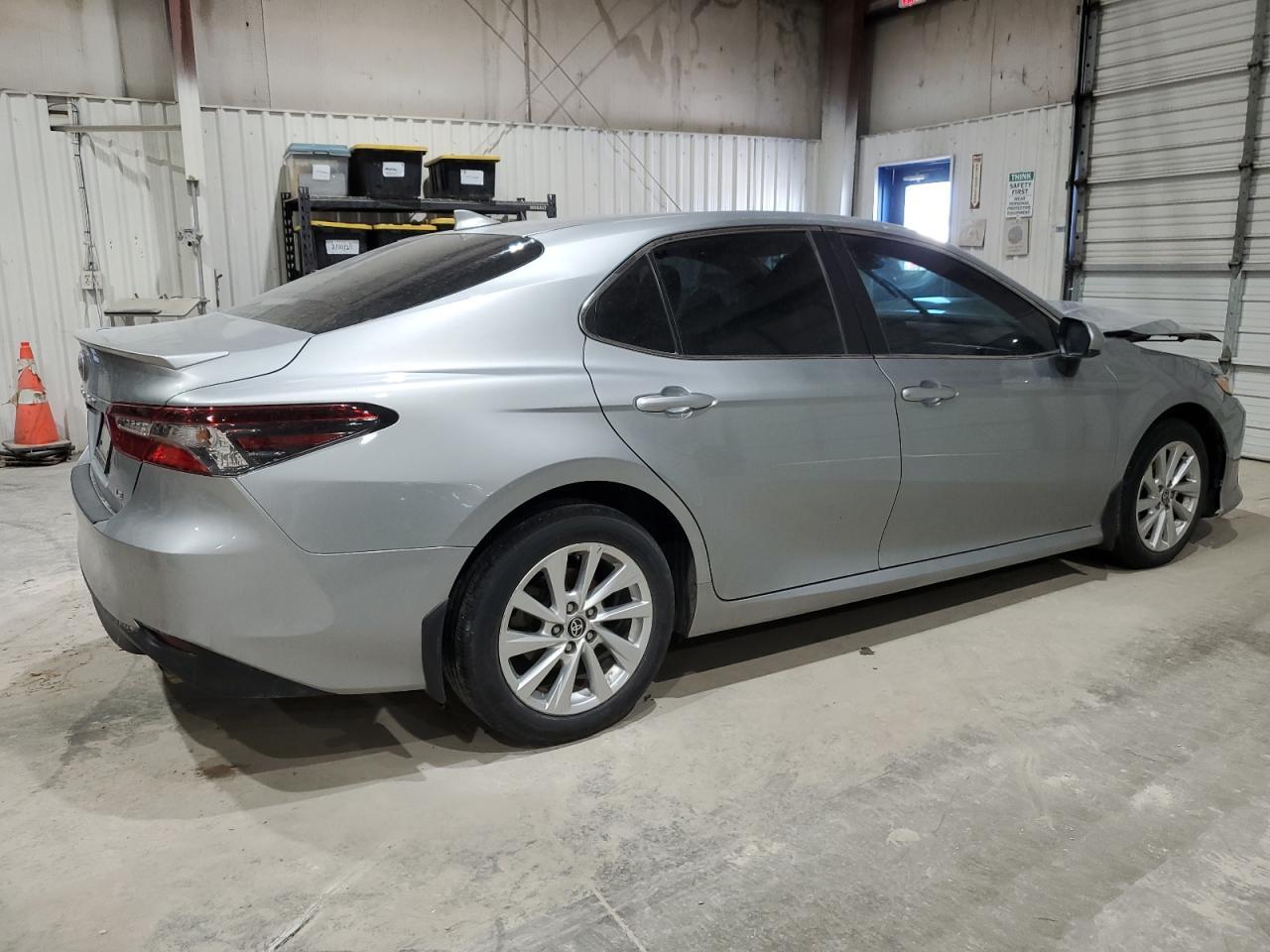 2023 TOYOTA CAMRY LE - Фото 3