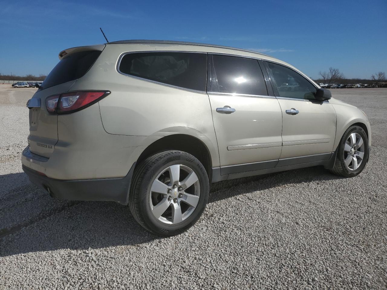 2014 CHEVROLET TRAVERSE L - Фото 3