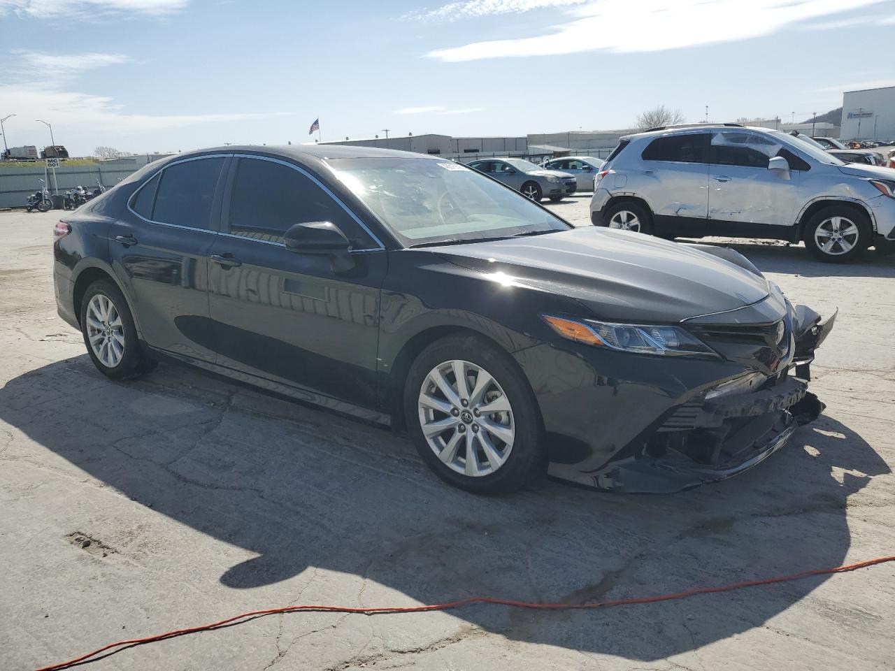 2018 TOYOTA CAMRY L - Фото 4