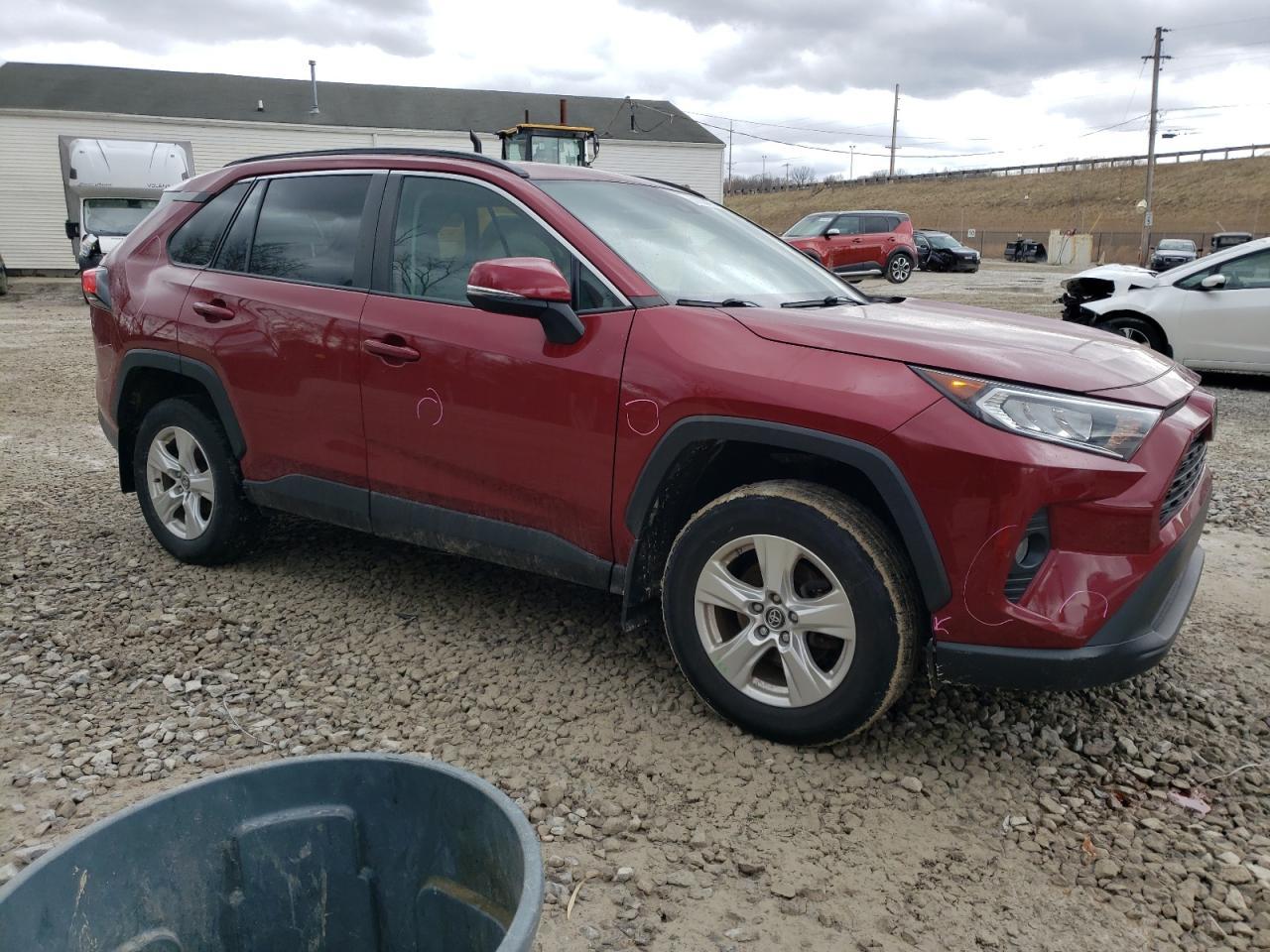 2020 TOYOTA RAV4 XLE - Фото 4