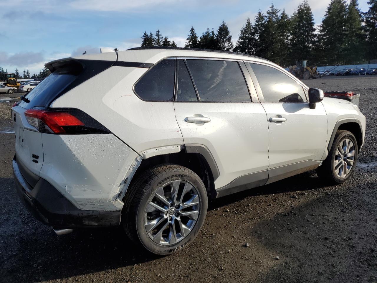 2022 TOYOTA RAV4 XLE P - Image 3