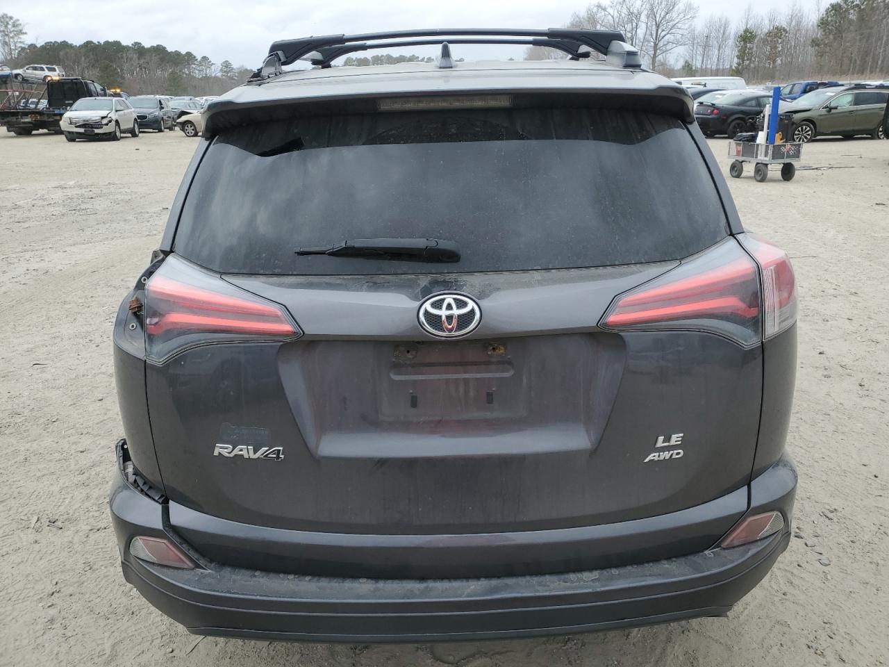 2017 TOYOTA RAV4 LE - Фото 6