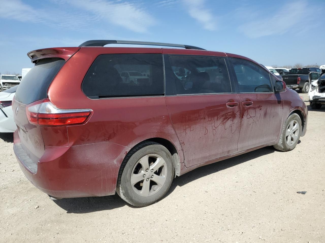 2015 TOYOTA SIENNA LE - Фото 3