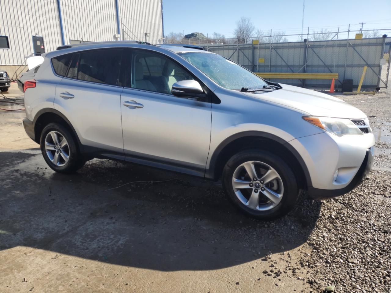 2015 TOYOTA RAV4 XLE - Image 4