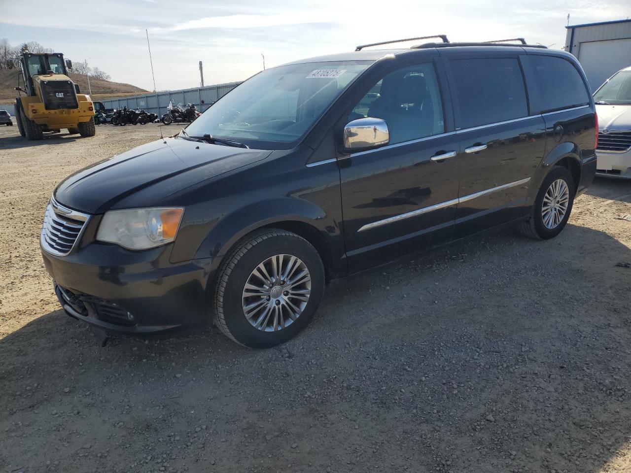 2014 CHRYSLER TOWN & COU