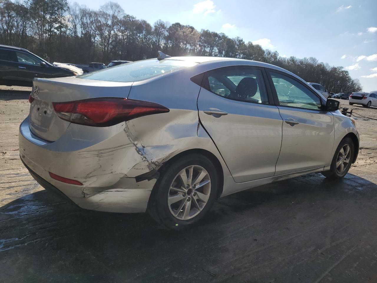 2015 HYUNDAI ELANTRA SE - Image 3