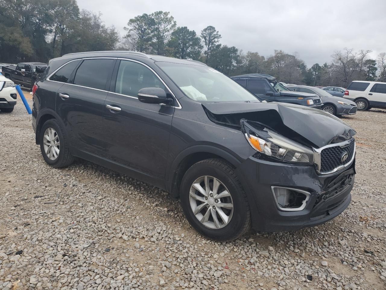 2017 KIA SORENTO LX - Image 4