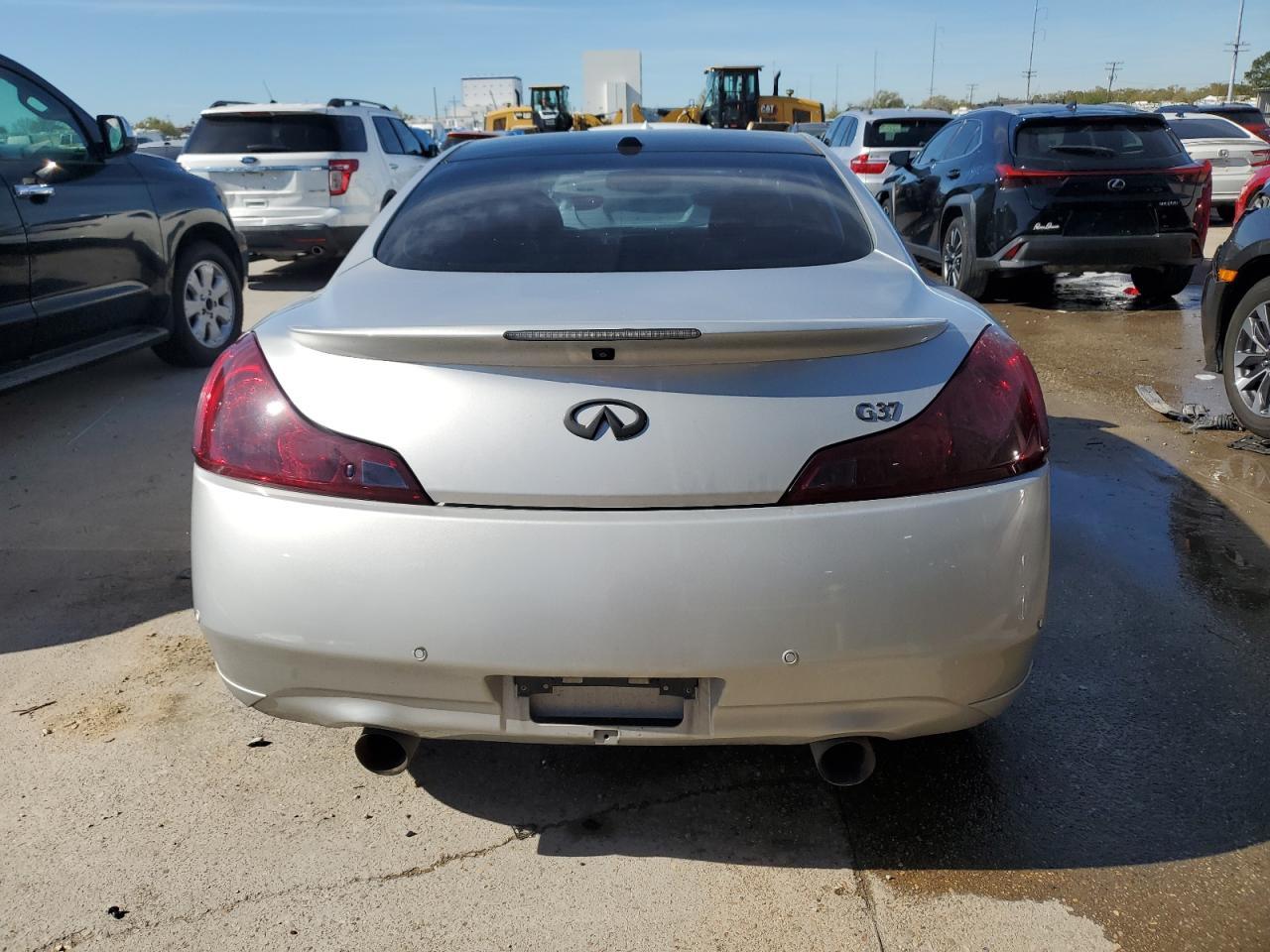 2011 INFINITI G37 BASE - Image 6