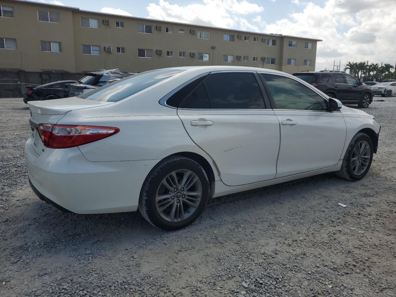 2017 TOYOTA CAMRY LE - Фото 3