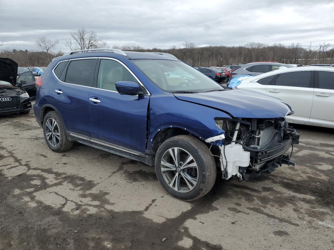 2017 NISSAN ROGUE SV - Image 4