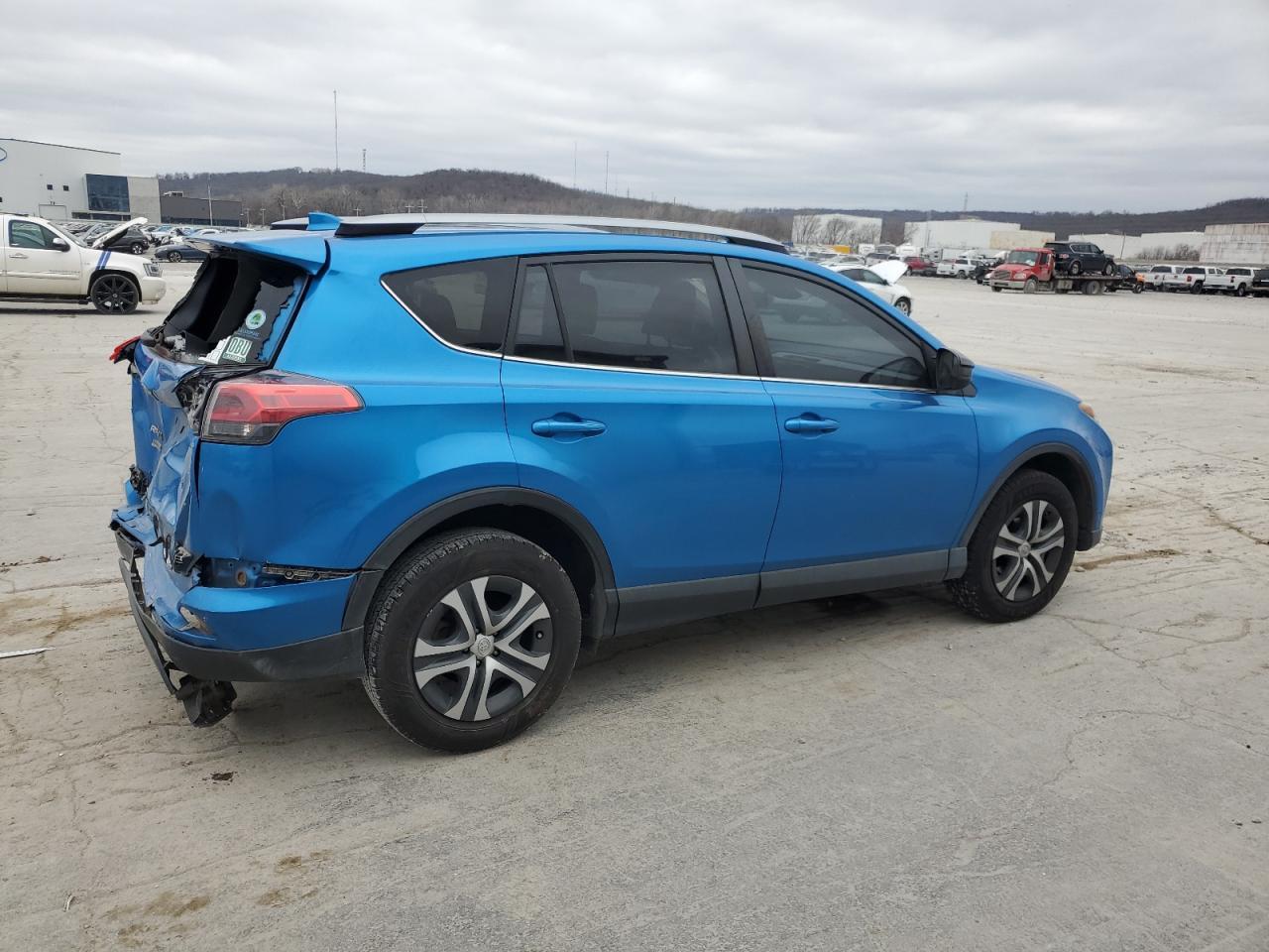 2017 TOYOTA RAV4 LE - Image 3