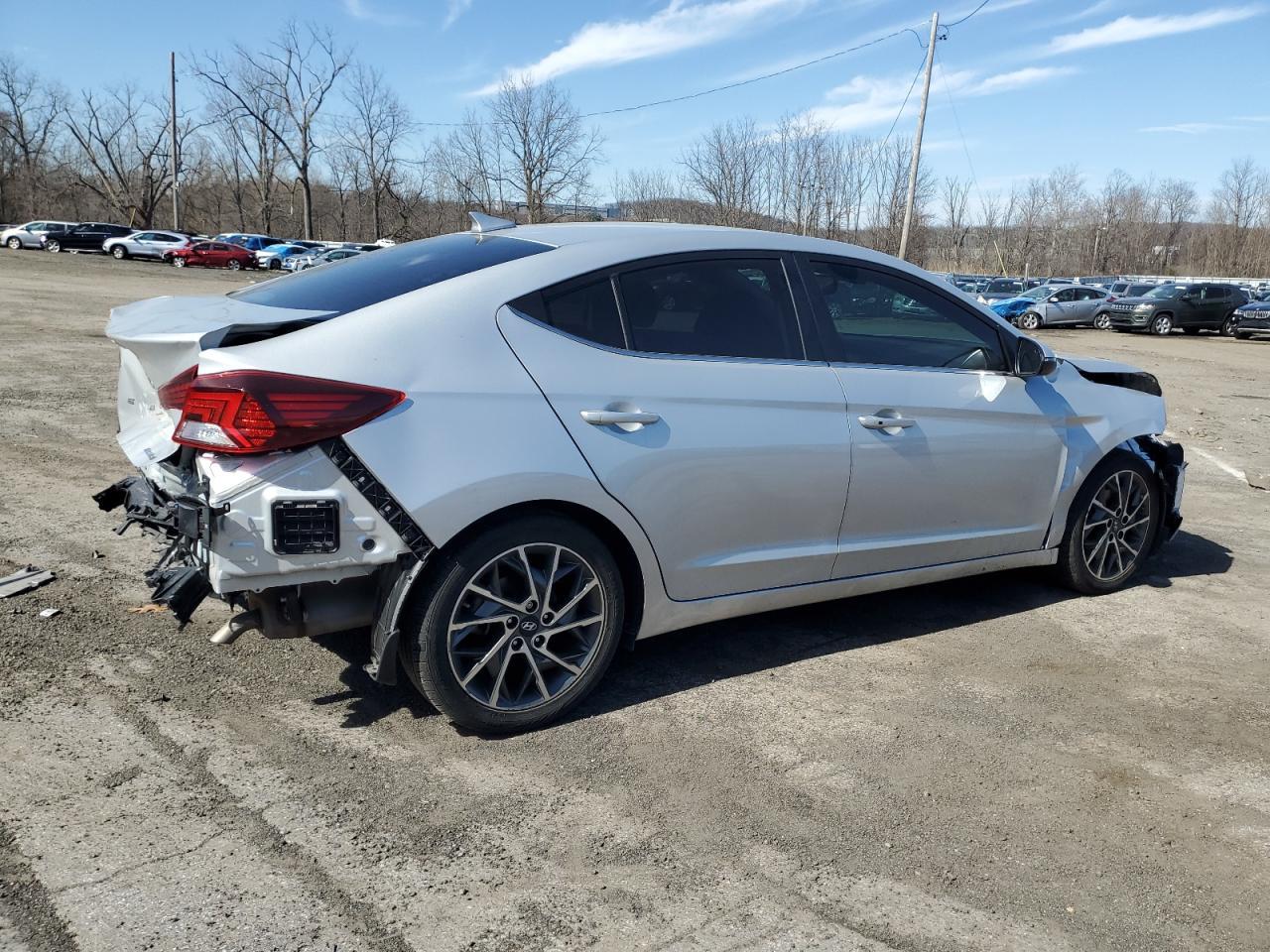 2019 HYUNDAI ELANTRA SE - Image 3