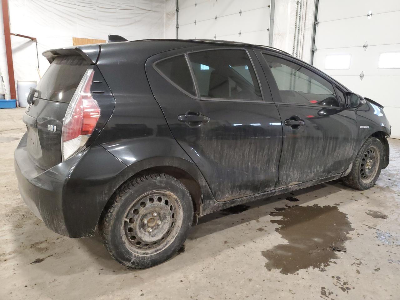 2015 TOYOTA PRIUS C - Фото 3