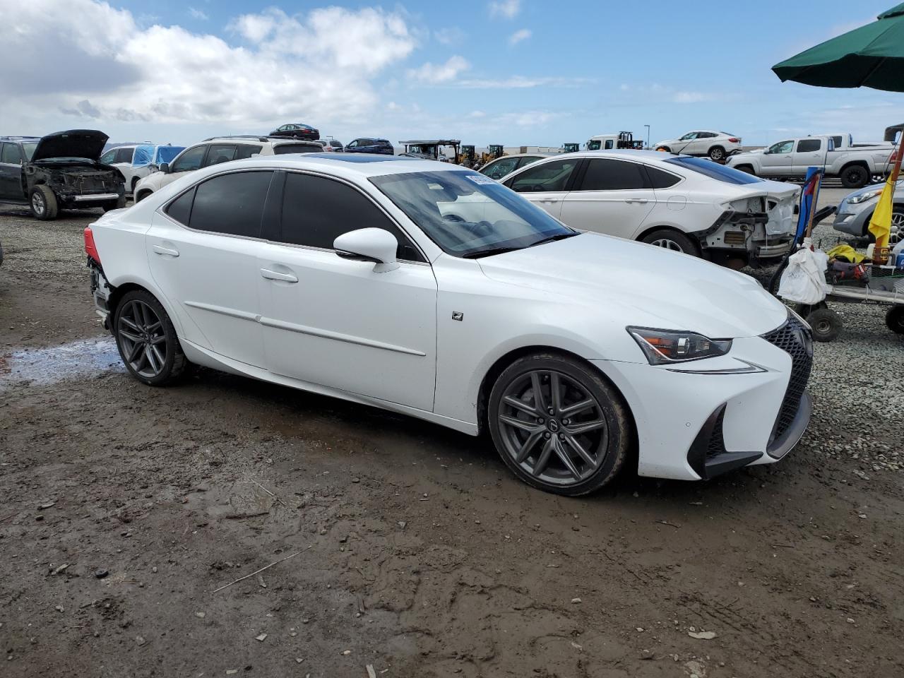 2018 LEXUS IS 300 - Фото 4