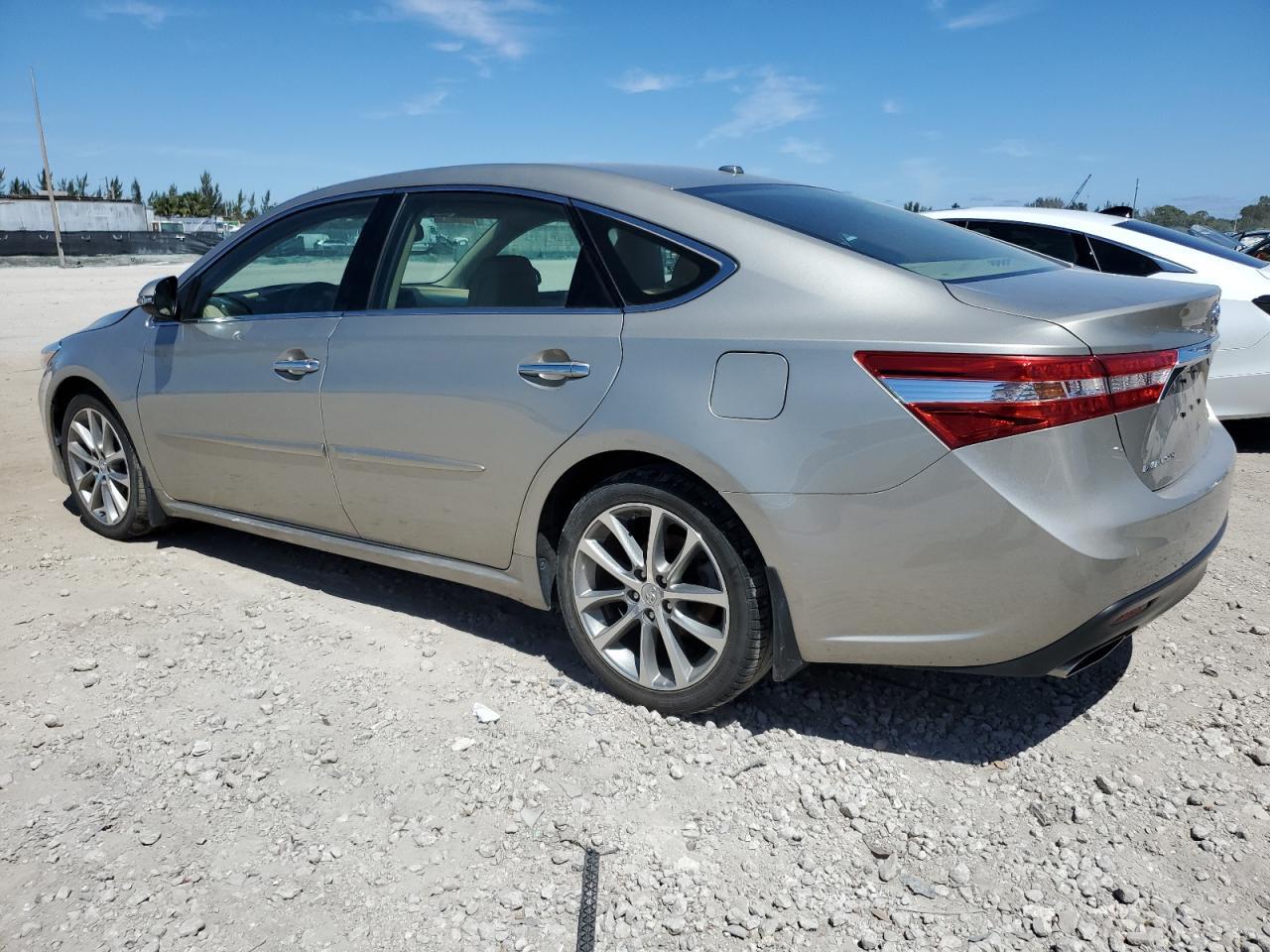 2015 TOYOTA AVALON XLE - Image 2