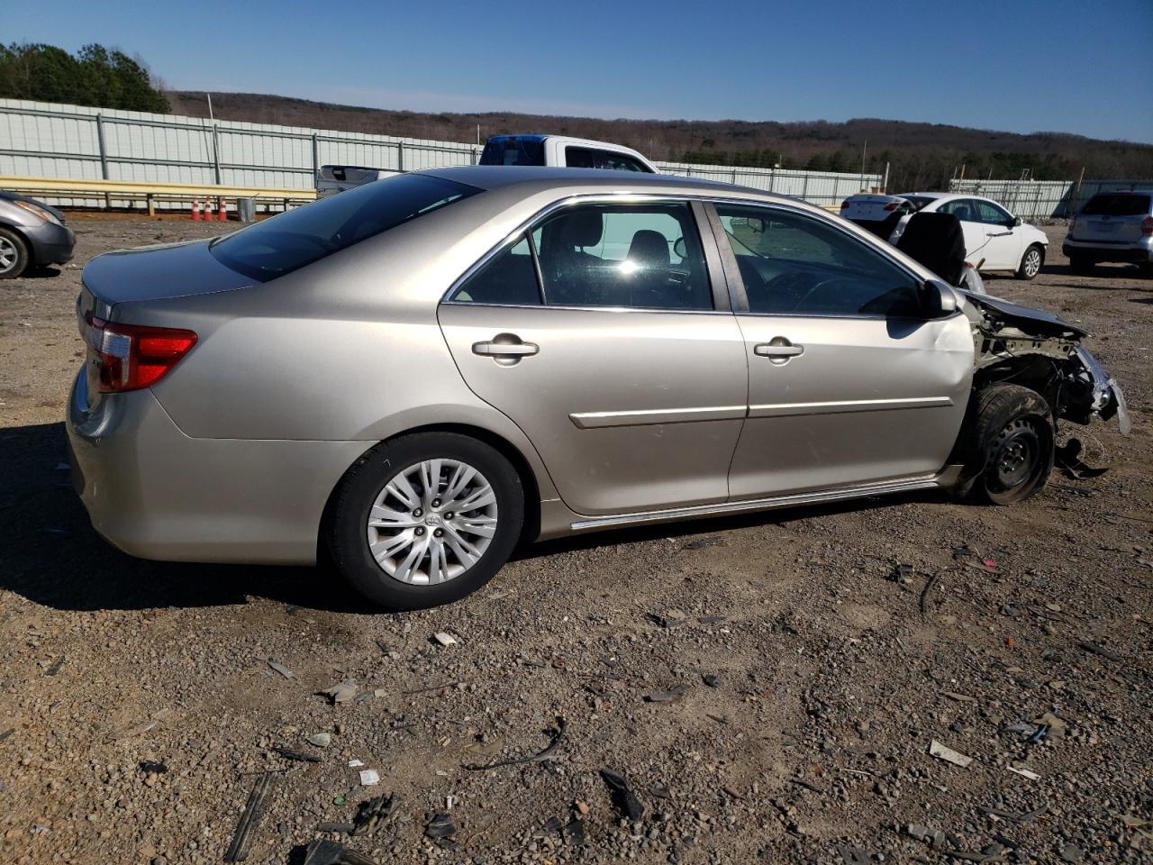 2014 TOYOTA CAMRY L - Фото 3