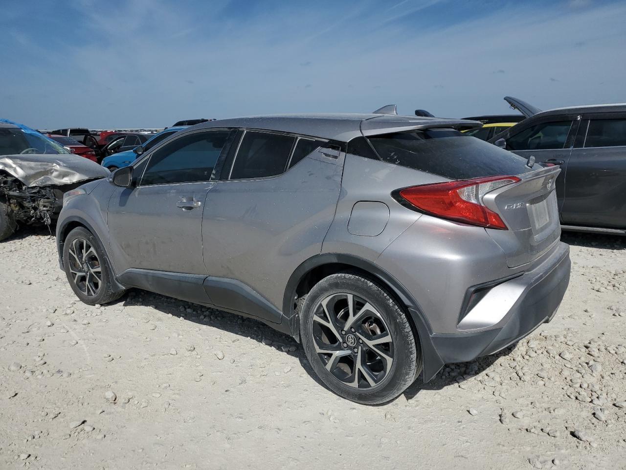 2018 TOYOTA C-HR XLE - Image 2