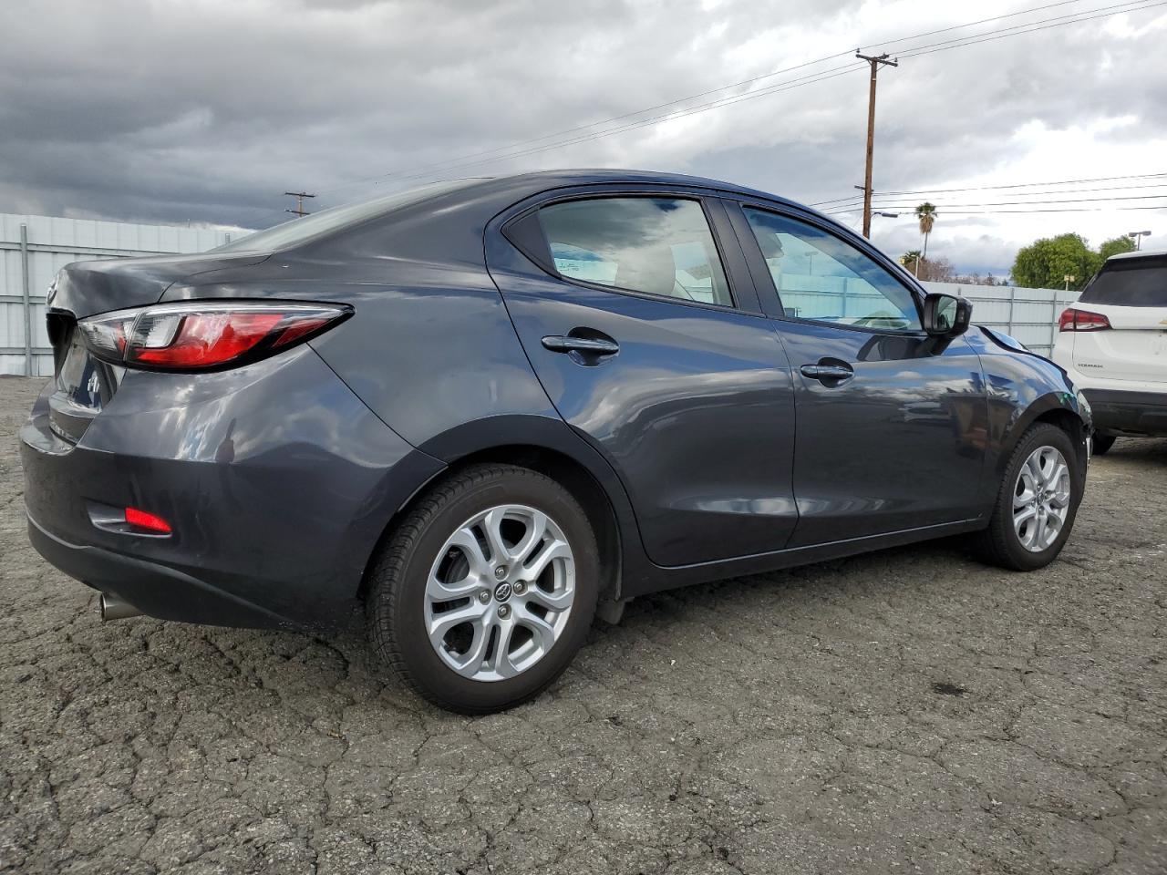 2017 TOYOTA YARIS IA - Фото 3