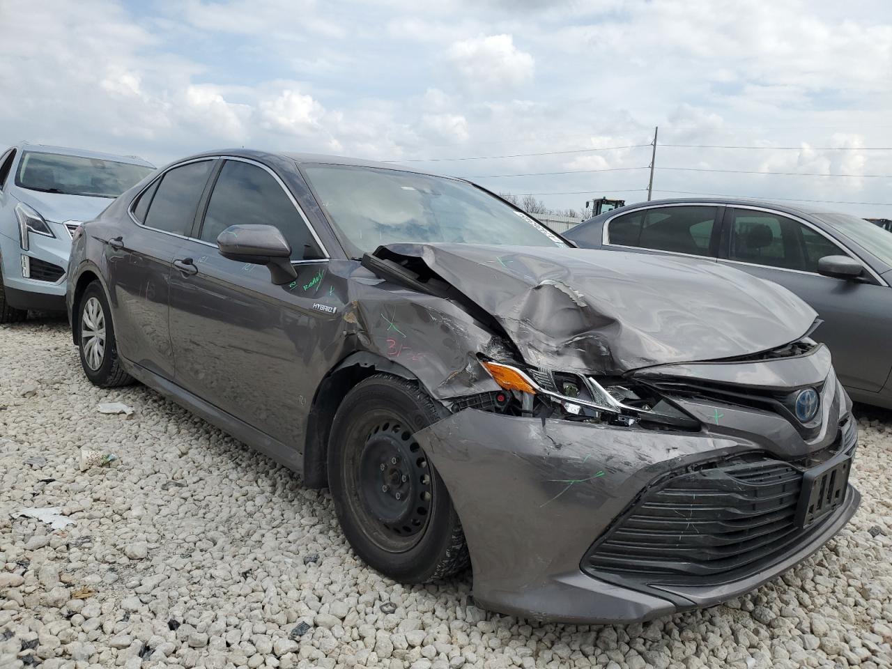 2019 TOYOTA CAMRY LE - Image 4
