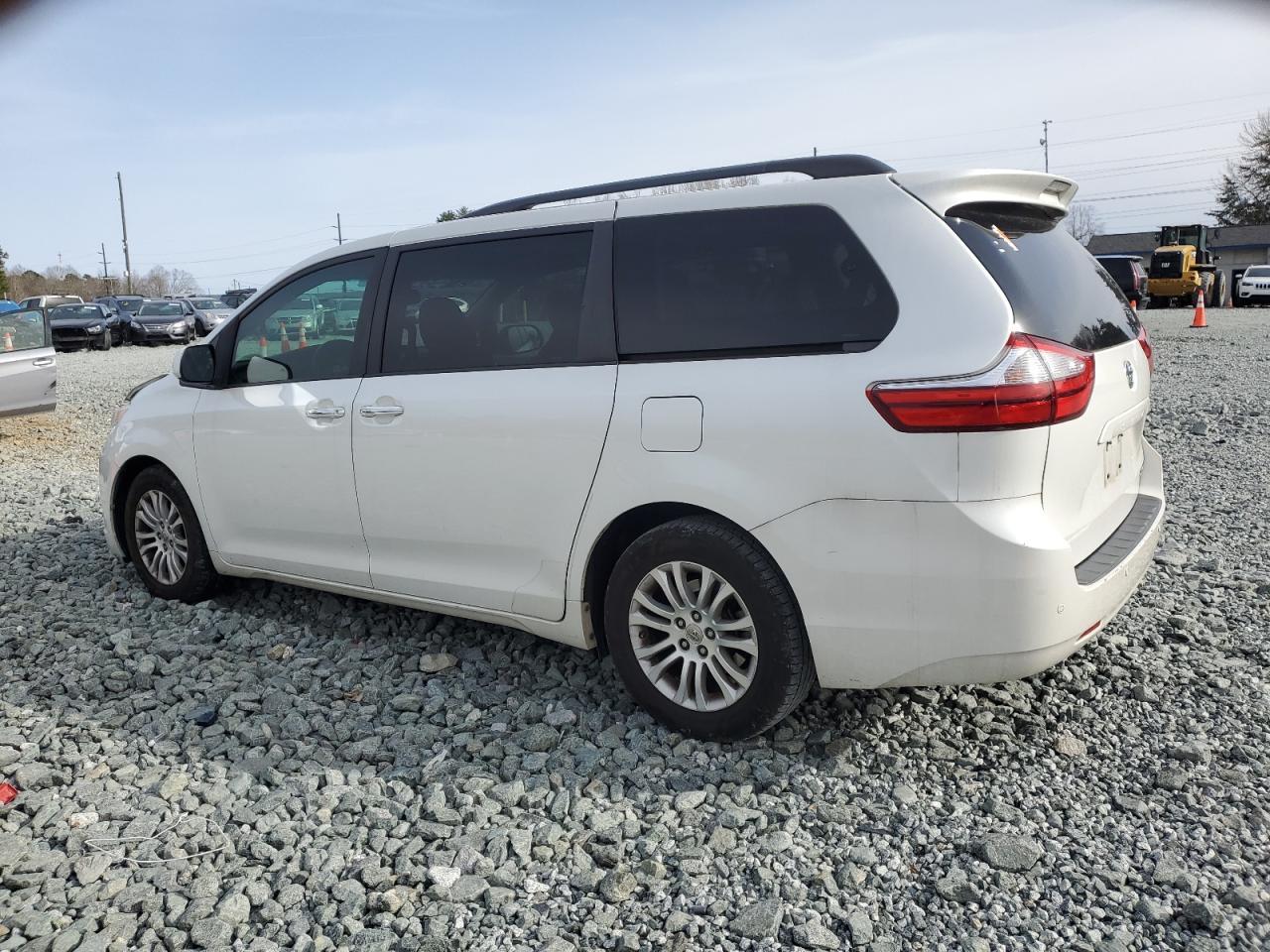 2015 TOYOTA SIENNA XLE - Фото 2